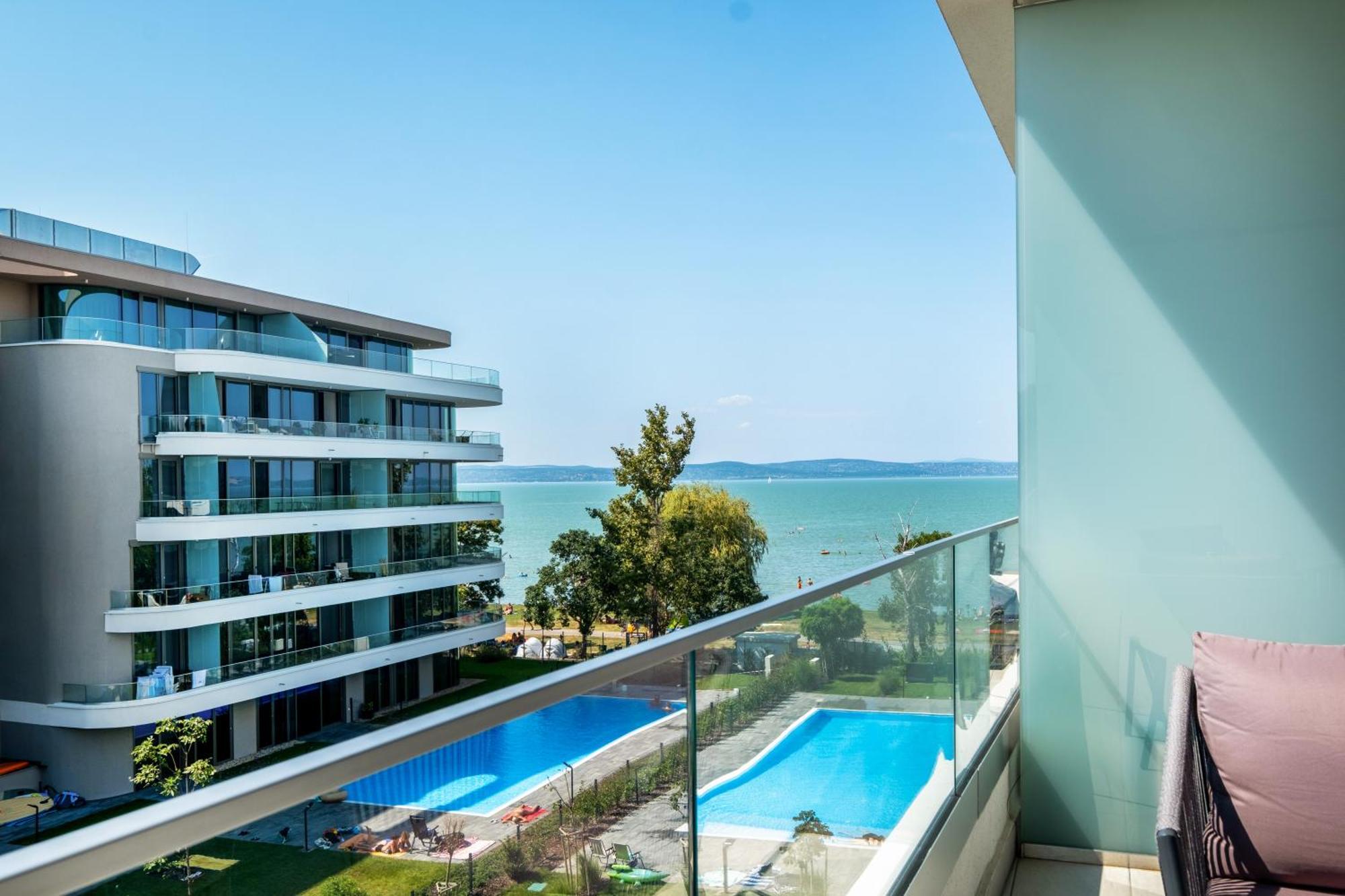 Myflat Wave Luxury 44 Suite Siofok Exterior photo