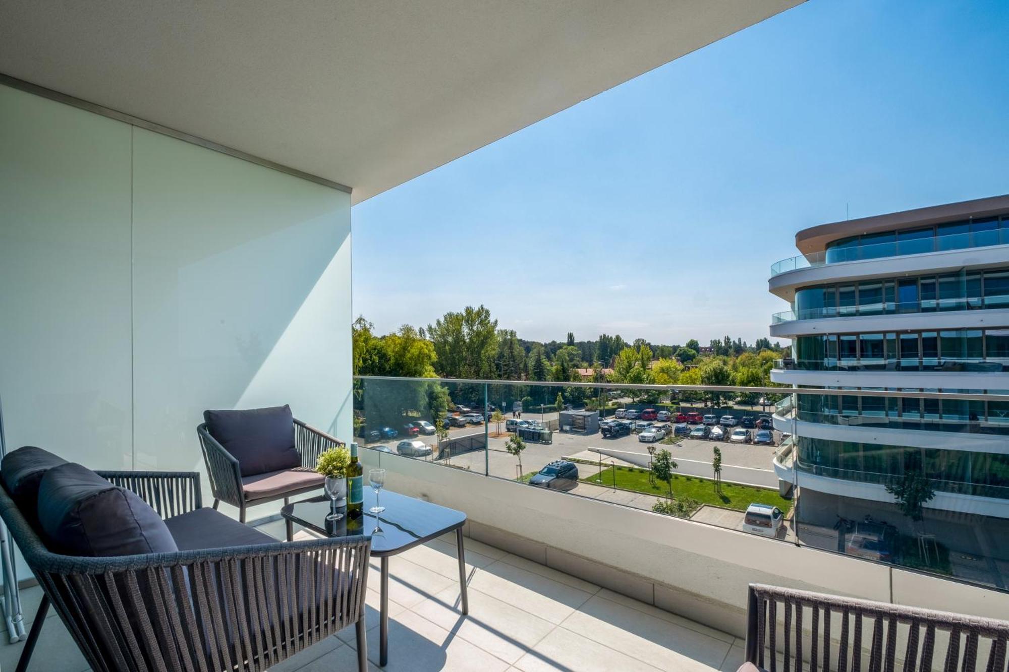 Myflat Wave Luxury 44 Suite Siofok Exterior photo